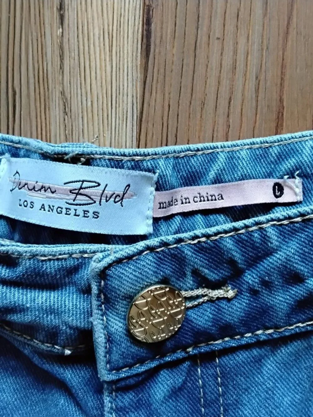 NWT Denim Blvd Los Angeles Distressed Raw Hem Stretch Denim Shorts Women's L